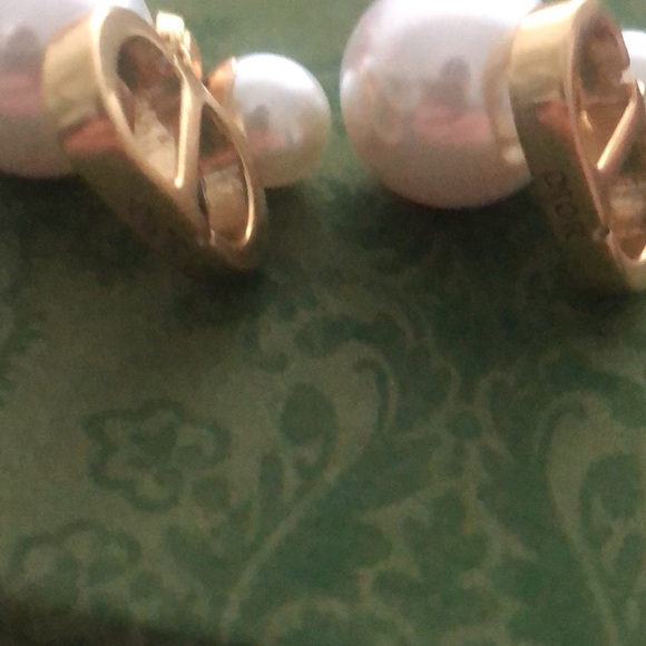 Dior Pearl Fold CD stud Earrings - Picture 2 of 5